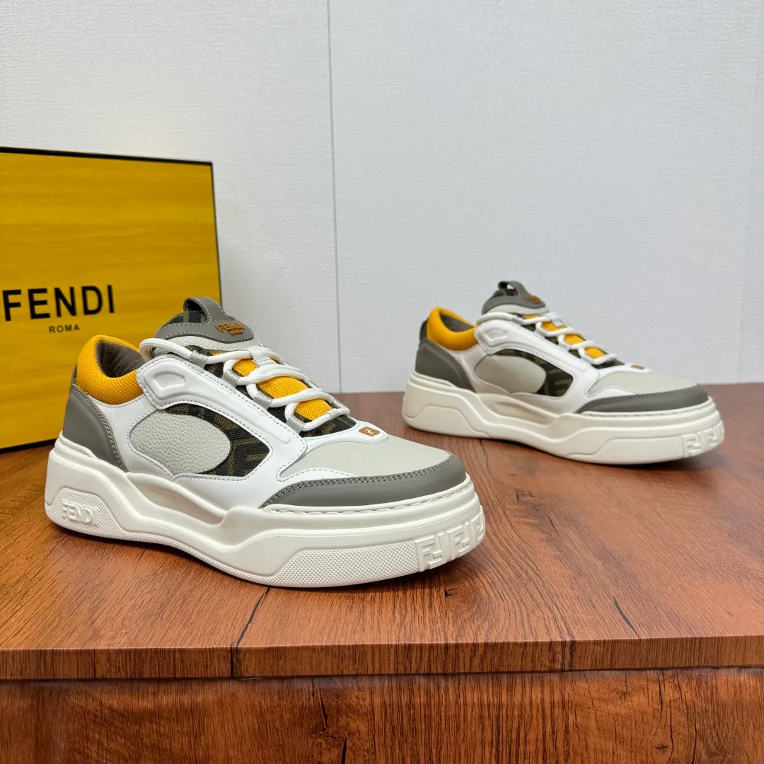 Batch 780 FENDI/FENDI Force men's sports shoes, new thick-soled lightweight lace-up low-top shoes at the counter, made of white full-grain leather and white and brown smooth leather, with padded elements. Brown FF jacquard and yellow technical fabric details. Lightweight, thick white sole with FF graphic details on the toe and heel. Main body of pebbled soft cowhide with Nappa calfskin. Contrasting color multiple composite splicing, extremely modern and youthful, webbing style lace-up hole design, multiple injection molded brand logo plastic modules on the toe, and embroidered FF logo on the side, heavy craftsmanship, full of details, super high quality control and fine workmanship! Full mesh breathable lining, ultra-light TPR foam rubber; molded outsole, lightweight and versatile, non-slip and wear-resistant! Comes with full packaging! Size: 39-40-41-42-43-44 Leather shoe size (can be customized, 38.45 cannot be returned or exchanged) Item number: 7E1728 Brown